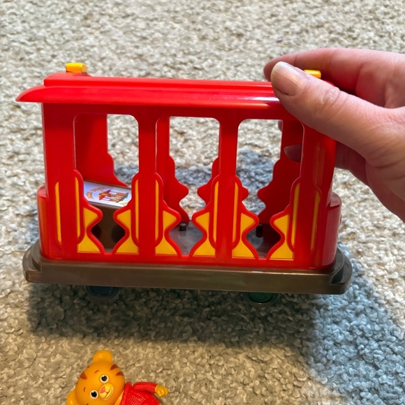 Daniel Tiger's Neighborhood Trolley & Figure Pull Back and Go Action Hand Puppet - Picture 6 of 6
